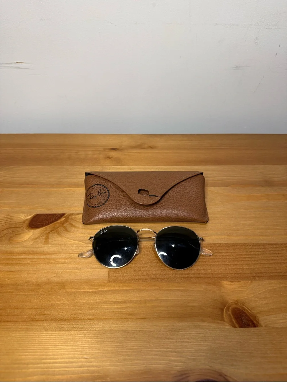 Ray-Ban Round Metal Sunglasses in Gold with Green Lenses
